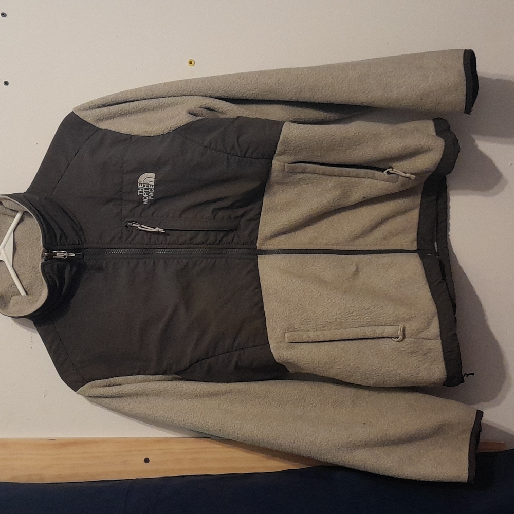 Women's medium north face jacket